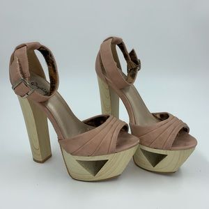 Qupid Pink platform Heels with cutout